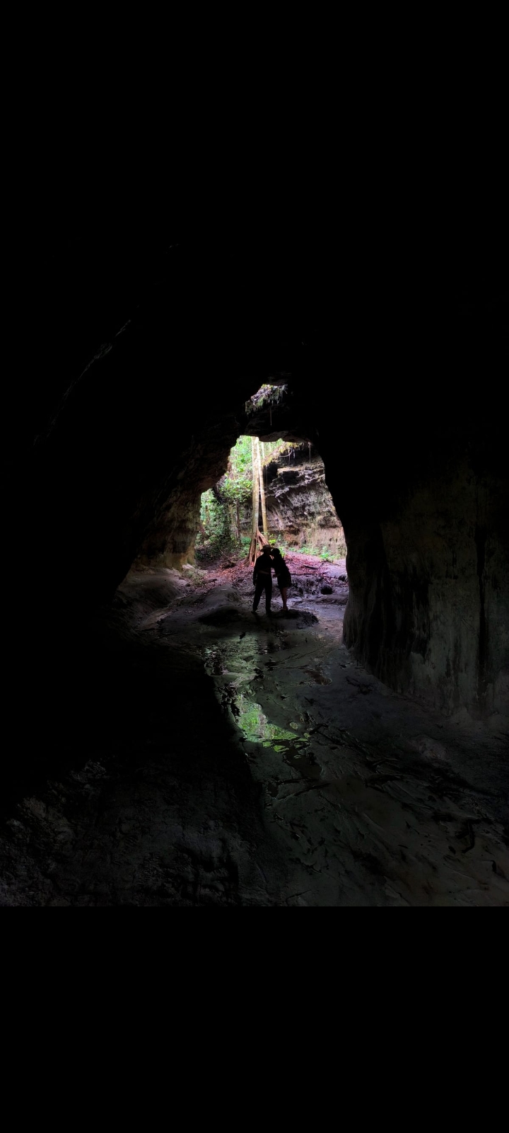 Silhueta na gruta