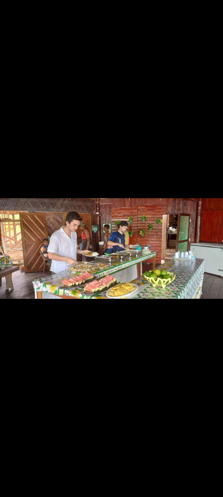 Buffet de frutas no lodge